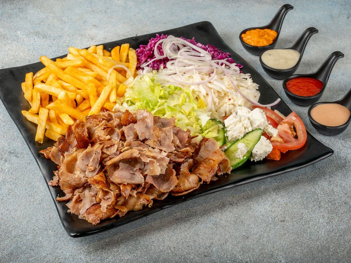 Kebabteller mit Pommes oder Reis